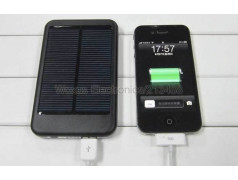 Batterie solaire UNIVERSELLE 5000 mah pour telephones et mp3