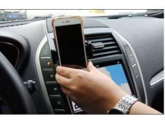 Support voiture à induction pour smartphone